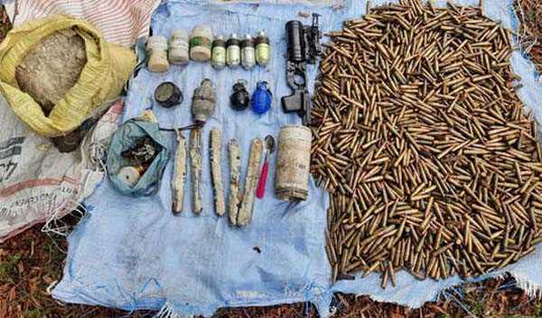 पुलवामा में लश्कर के दो ठिकानों से भारी मात्रा में हथियार और गोला-बारूद बरामद